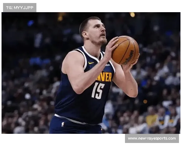 “掘金中锋约基奇左膝过度伸展缺阵四周，膝盖韧带无碍赛季前景存变数”